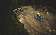 Load image into Gallery viewer, SARACEN Mantra 2.0 Youth Mountain Bike 20-Inch WeeBikeShop